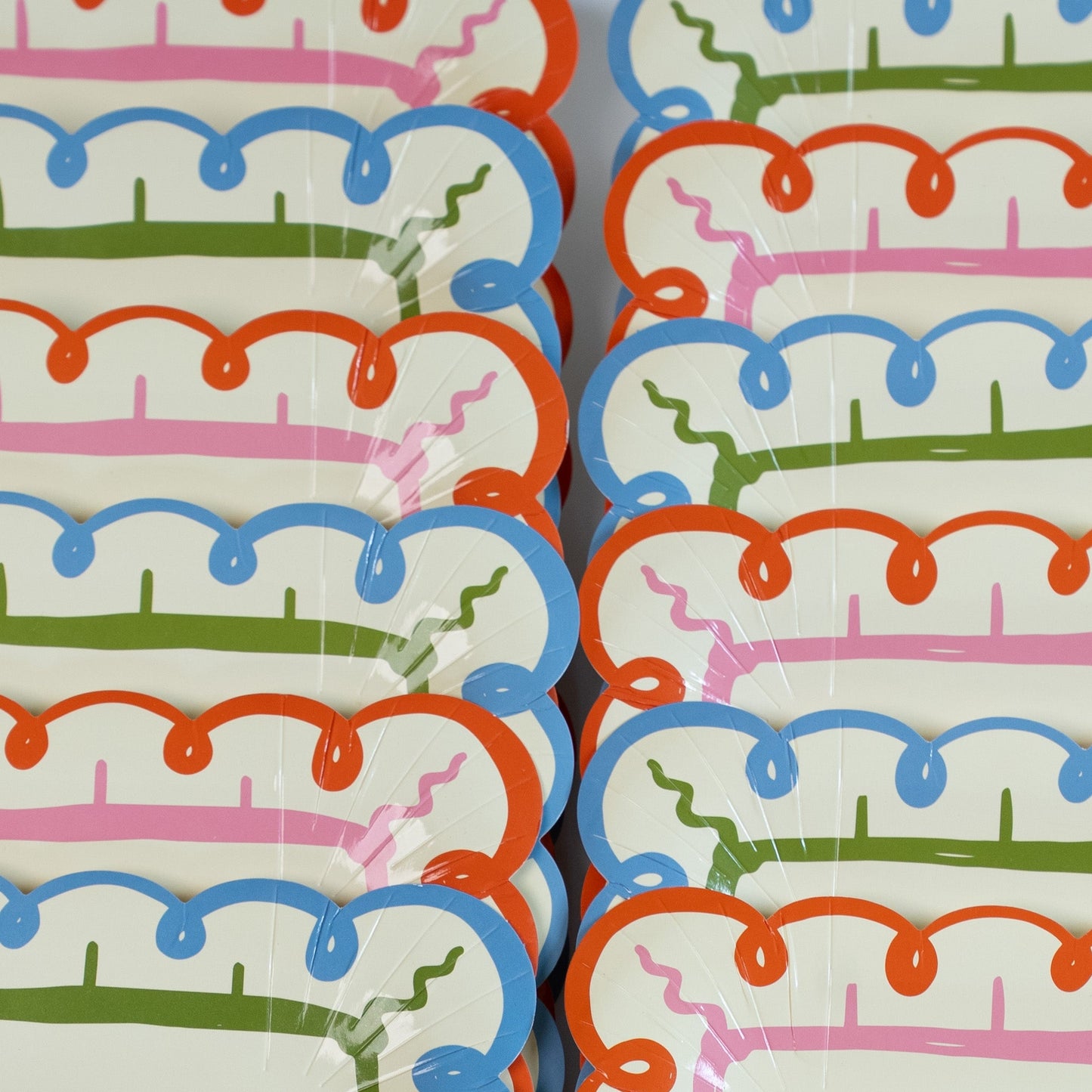 9 inch Modern Scalloped Art Party Dinner Plates with Picasso-inspired faces, 12 count pack