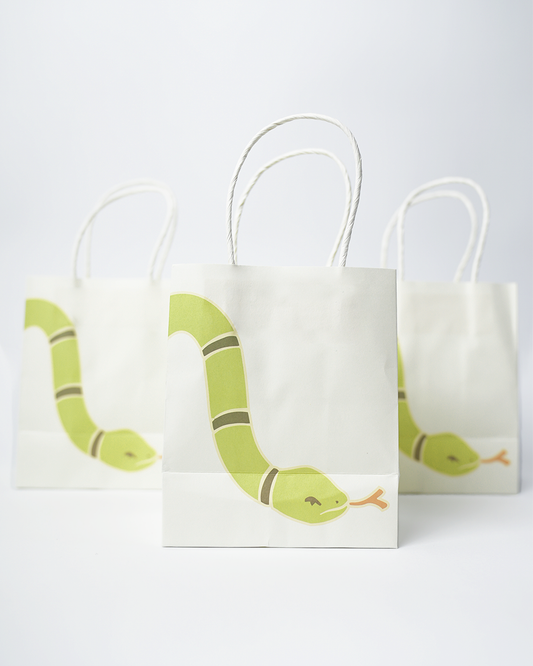 Sssssnake Catcher Paper Bags (x 12)Gift with a hiss! 🐍 This set of 12 small paper bags featuring a snake graphic is perfect way to give your gifts with a bit of extra sssssizz! With 12 sssssnazzy bagPOP party suppliesSssssnake Catcher Paper Bags Paper Gift Bags 